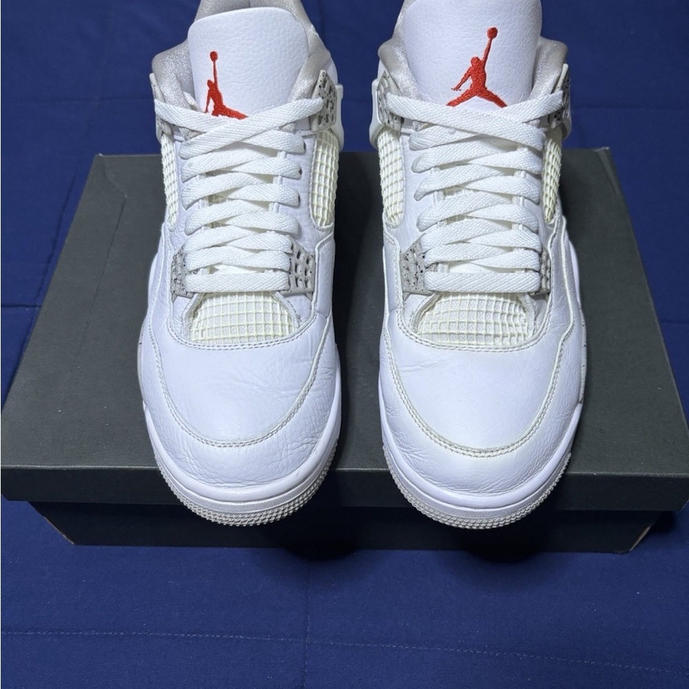 Jordan 4 Retro Mid White Oreo - Picture 2 of 6